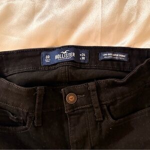 Hollister women’s  Low-Rise Skinny Jeans in Black
